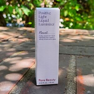 Rare Beauty Positive Light Liquid Luminizer - Flaunt